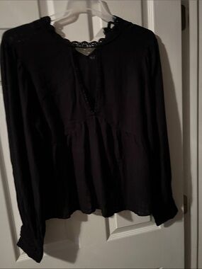 Wander Black Long-Sleeve Lace-Trim Peasant Blouse